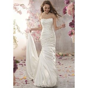 Alfred Angelo Style 2362 Wedding Dress